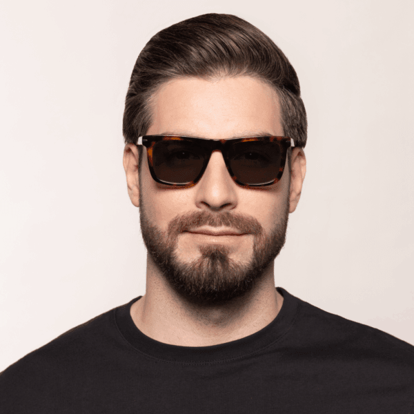 Ciemne okulary słoneczne Vintage SunShield na wakacje