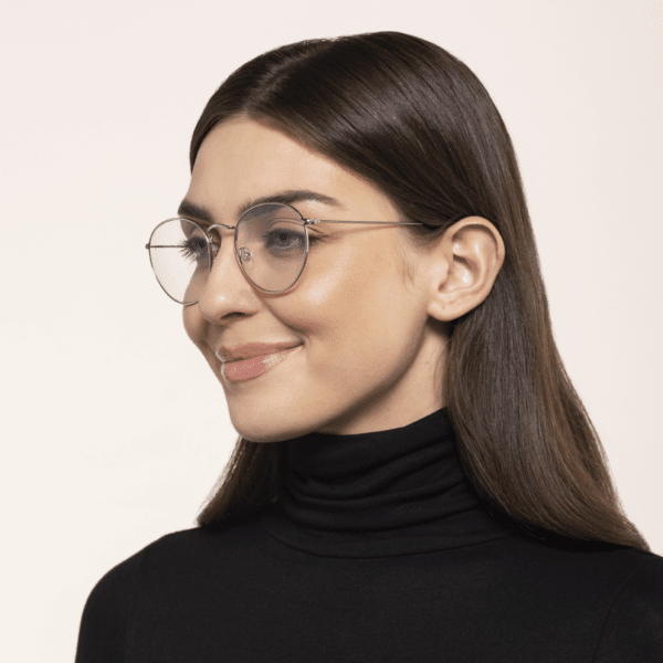 Kobieta w okularach Monaco DayShield