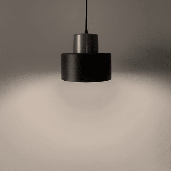 żarówka DayLight świecąca w pomieszczeniu