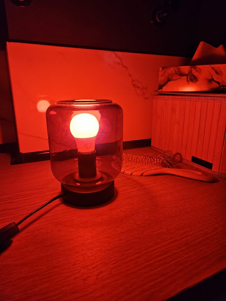 lampka Aura żarówką NightTorch