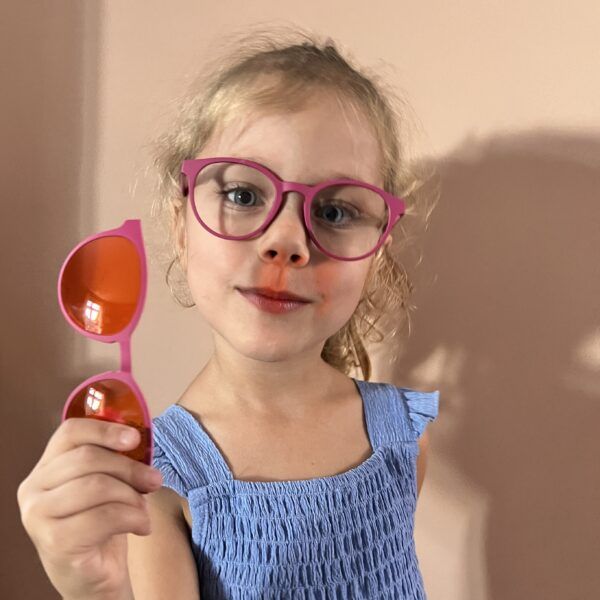 Okulary dla dzieci z nakładkami magnetycznymi DayShield i NightShield