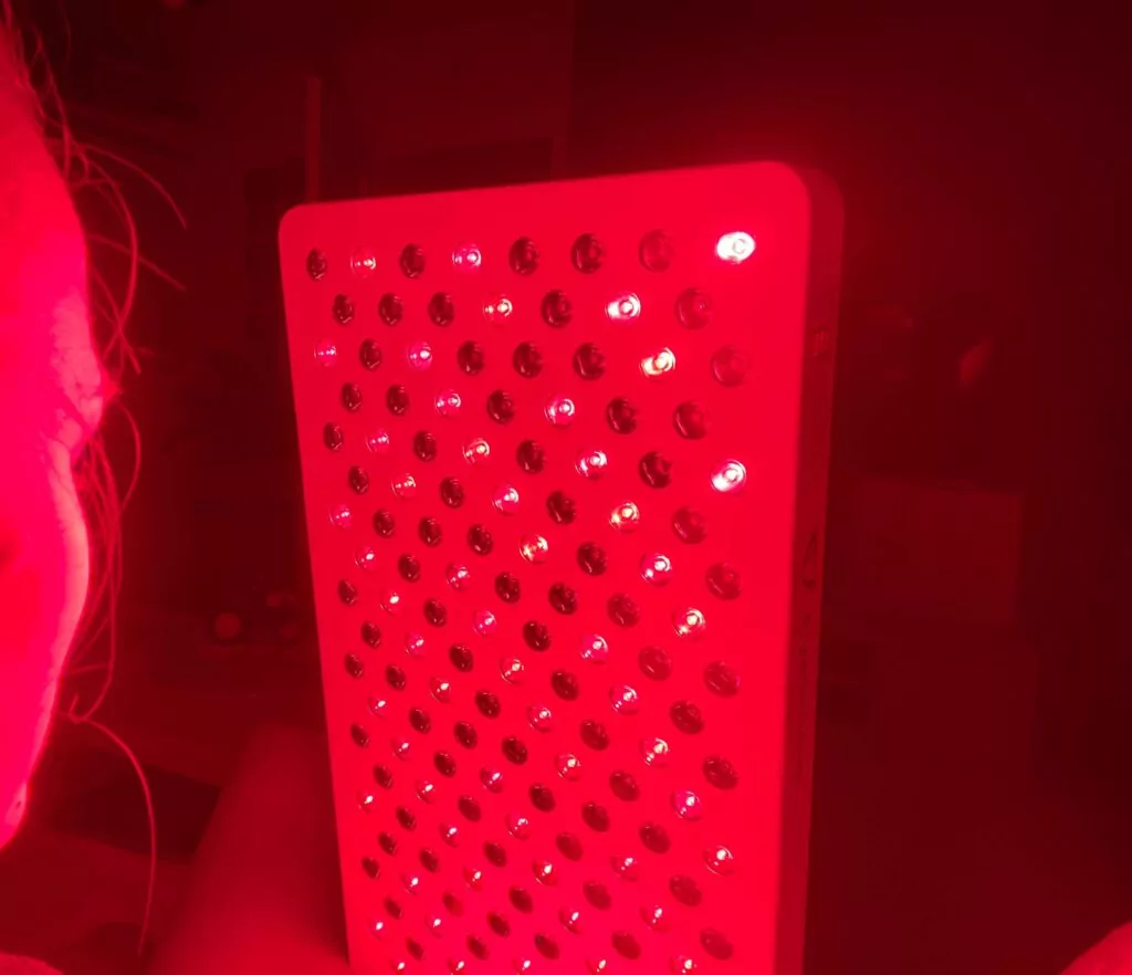 Terapia czerwonym światłem twarzy