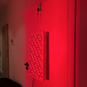 Wieszak na lampę RedBoost - Uchwyt do montażu lampy na drzwi
